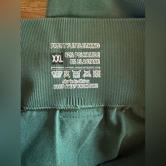 PrettyLittleThing Teal Activewear Two-Piece Set - Picture 4 of 5